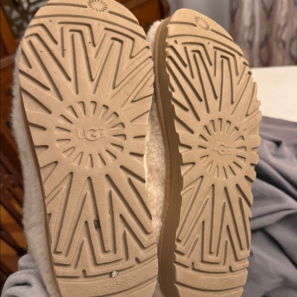 UGG cream Fleece Slippers - Picture 4 of 4